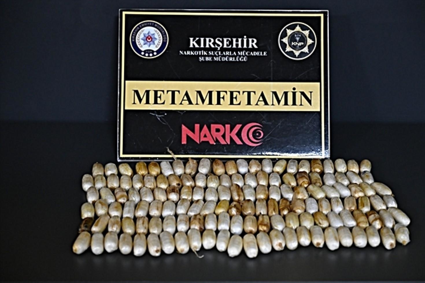 Kırşehir’de şüphelinin sindirim sisteminden 139 kapsül çıktı: 1 kilo 159 gram uyuşturucu ele geçirildi