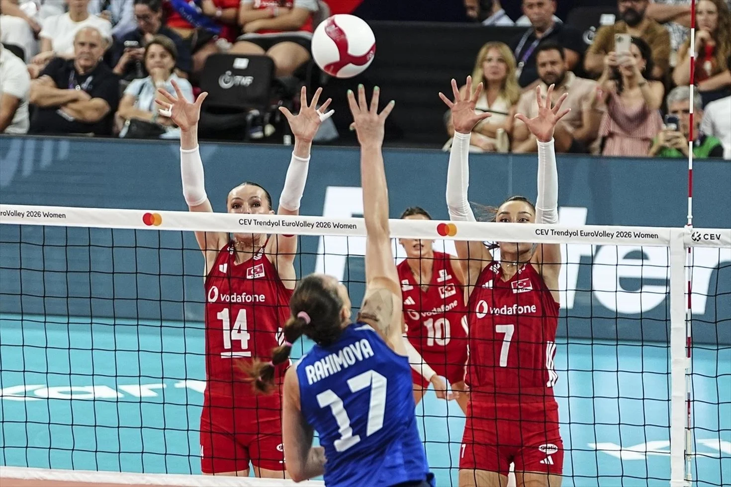 Filenin Sultanları rakibine set vermeden çeyrek finalde