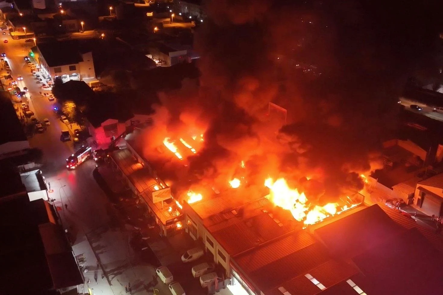 Eskişehir’de sanayi sitesindeki dükkanda korkutan yangın: TOMA’lar da destek verdi