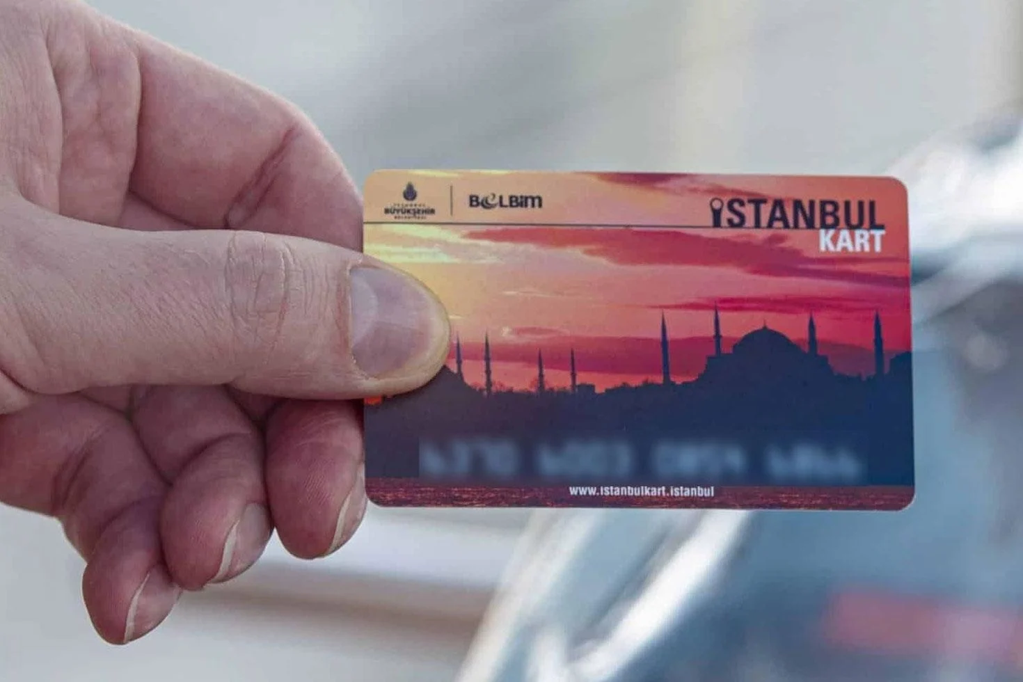 Beşiktaş’ın yıldızı İstanbul’u böyle keşfediyor! İETT’ye binip Taksim’e gitti