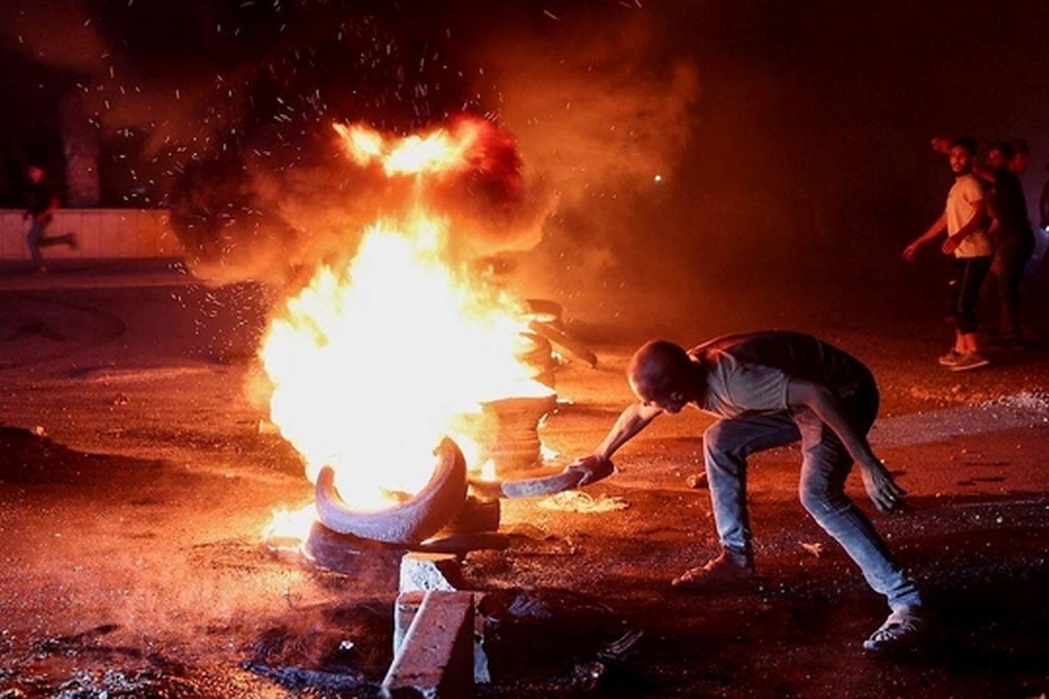 Akaryakıt zammı Suriye’yi ayağa kaldırdı! Petrol tankerlerini durdurdular