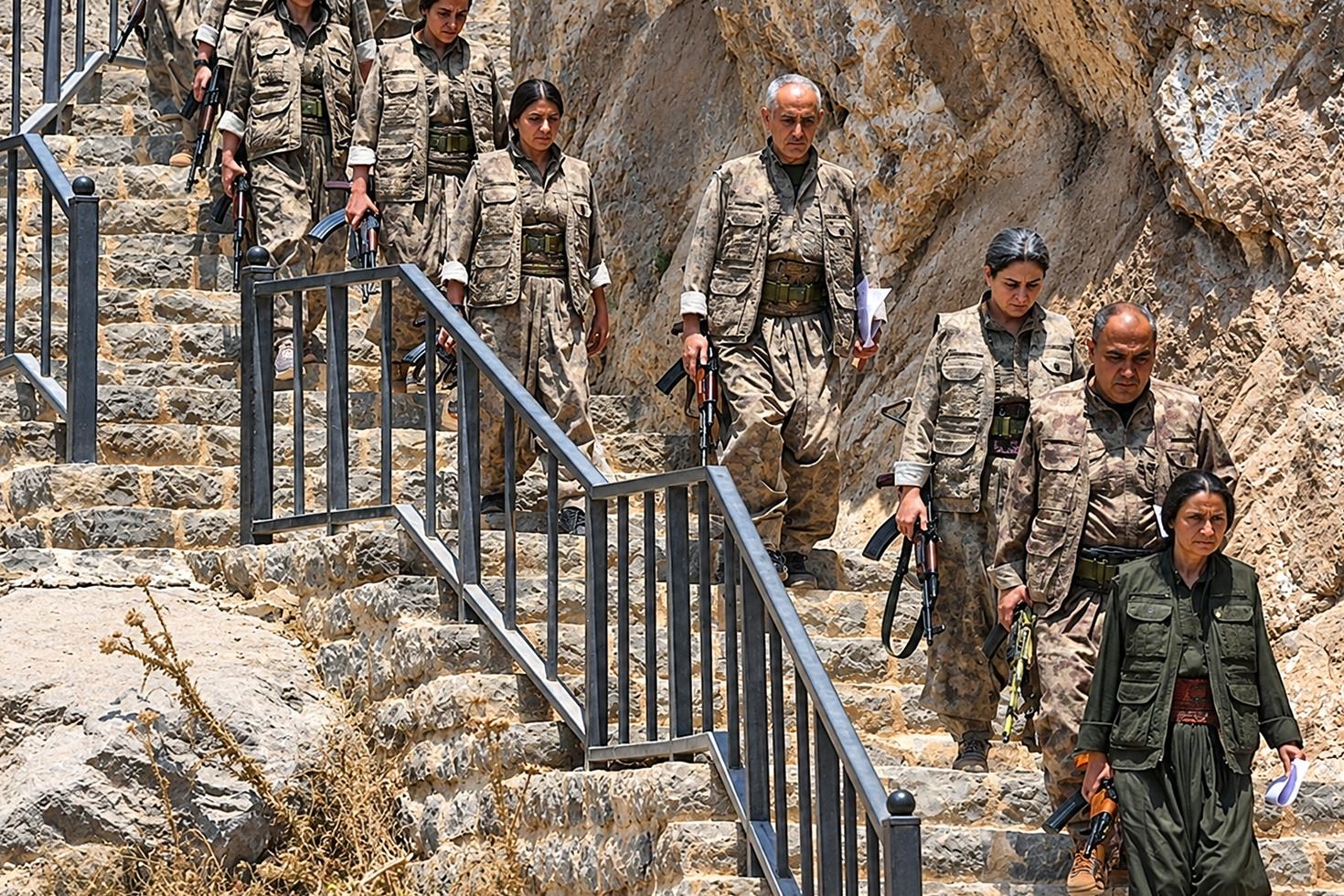 Irak’ta PKK bağlantılı gruplar silahlarını devlete teslim edecek