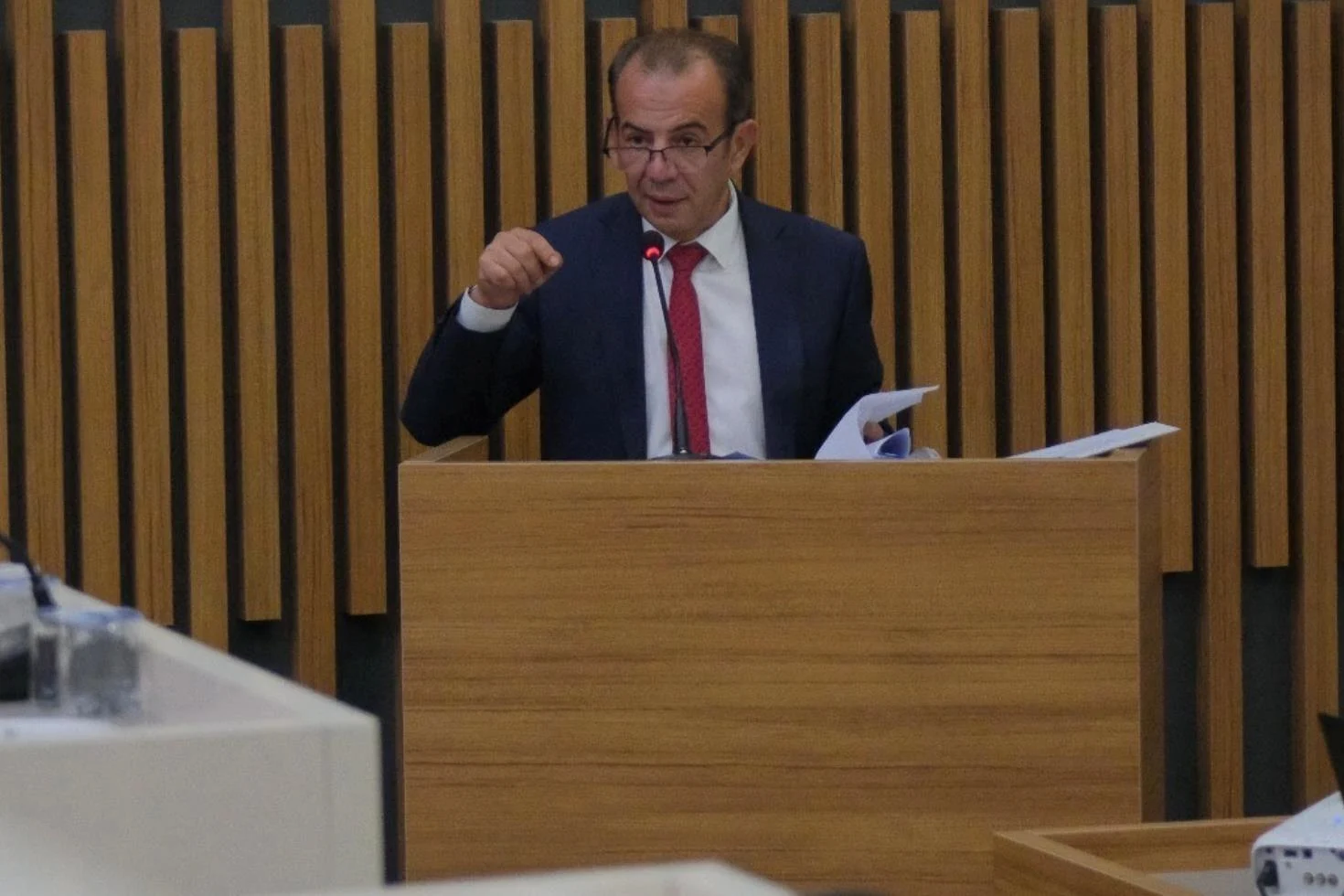 Tanju Özcan’dan “2,5 milyon lira” savunması! “Cevap vermemek için 10 takla atıyor”