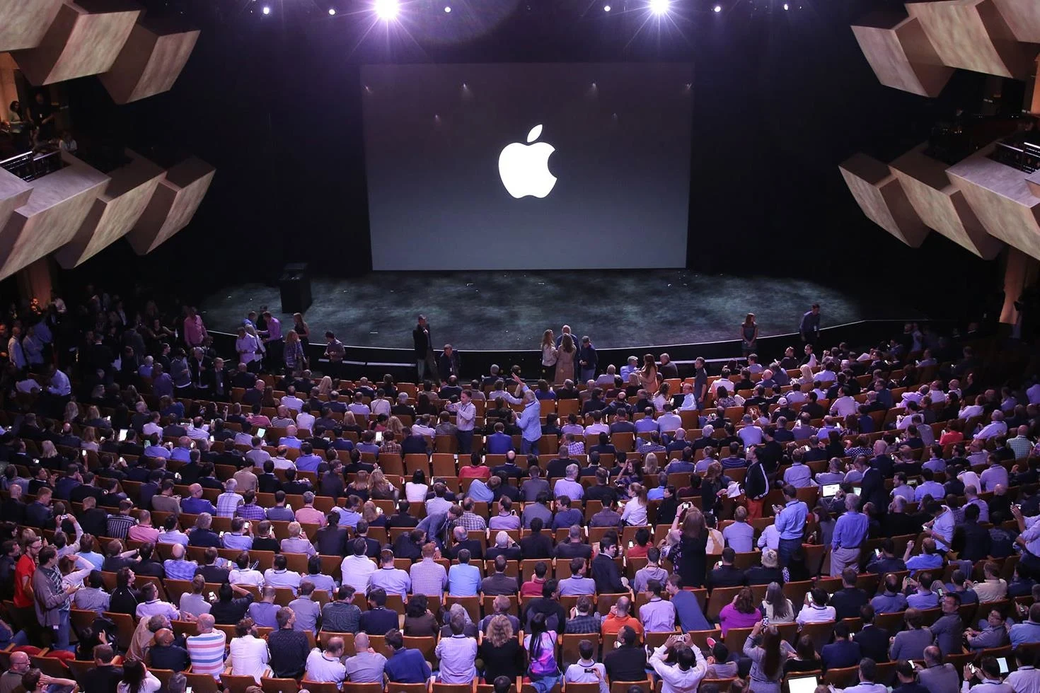 Teknoloji dünyası bu akşamı bekliyor! Gözler Apple’ın son bombasında