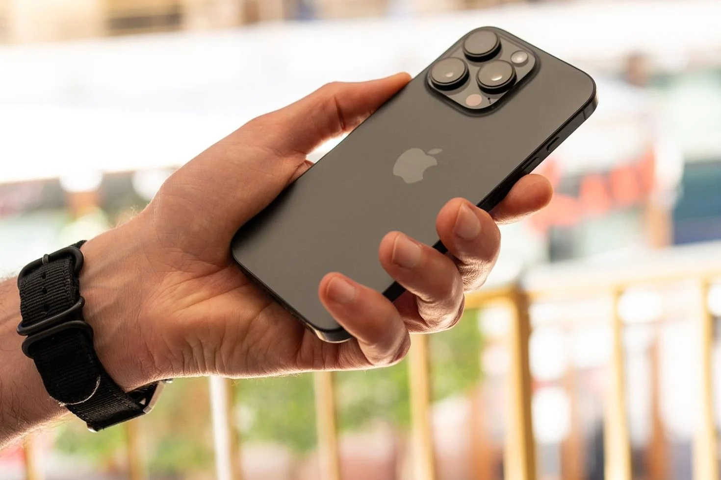 Apple’da 15 yıllık dönem sona erdi! Tim Cook koltuğunu devretti