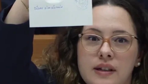 Üsküdar seçimlerine damga vuran görüntü! Adayın adını yanlış yazdılar