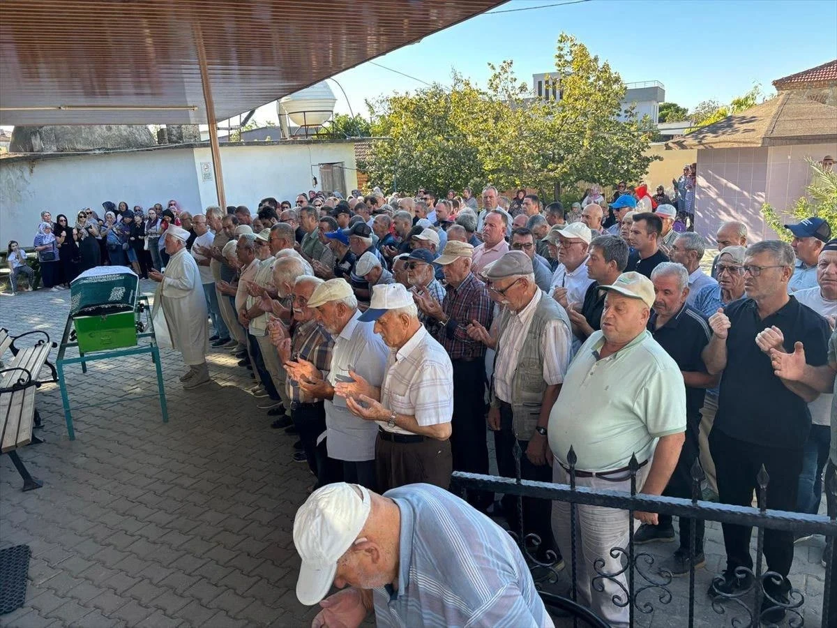 Usta oyuncuya büyük vefasızlık! Son yolculuğuna bir avuç insan uğurladı