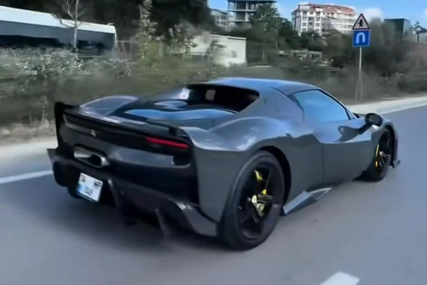 Osimhen’in 50 milyon TL’lik Ferrari’si asfaltı ağlattı